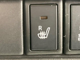 【シートヒーター】寒い日に重宝するシートヒーター!エアコンより早く温まってくれるので寒がりの人も安心ですね♪エアコンの温風は乾燥するから苦手、という方にもをおすすめです。