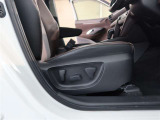 パワーシート搭載。微妙な調整が手軽にでき、ピッタリなポジションで運転することが可能です。