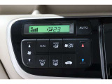 オートエアコン装備♪室内温度を設定すれば自動的に風量の調整をしてくれます♪車内をいつでも快適に保てます♪