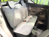 後部座席も気になるようなキズ・汚れやへたり等、大きなダメージはなく、良好な状態です。