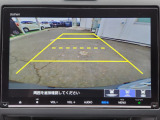 ガイドライン付きバックカメラを装備しているので、慣れない場所での車庫入れも安心です。