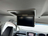★フリップダウン式後席モニター★大型の後席モニターでテレビやDVDなどを楽しめます!