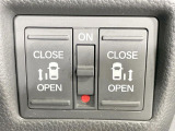 【両側パワースライドドア】スマートキーや運転席のスイッチで後席両側スライドドアの開閉が可能♪電動だから力を入れてドアを開ける必要が無く、小さなお子様でも簡単に開け閉めでき快適です♪