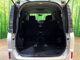 普段のお買い物や通勤、送迎等に十分な荷室スペースを確保しております。セカンドシートを倒すと、大きな荷物の積載も可能です♪