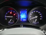 各操作スイッチは使いやすい位置に配置され、とっても見やすいメーターです。夜間時はラグジュアリーな気分にさせてくれる照明が魅力ですので、夜のドライブも楽しみになりますよ♪
