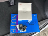 メンテナンスノート【整備記録簿】、取説も揃っています。スマートキーはバッグなどにしまったままボタン操作でエンジンの始動・停止ができて大変便利です。