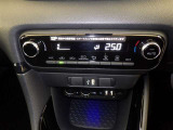 オートエアコン付きなので一度、気温を設定すれば自動的に過ごし易い温度に調整してくれますよ。 車内をいつでも快適空間にしてくれます。