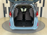 3列シートを畳むと沢山の荷物が積めます。スペースを広く有効にご活用いただけます。