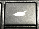 【パワーバックドア】スマートキーや運転席のボタンを押すだけでリアゲートが自動で開閉します!荷物を持っている時や、高い位置にあるバックドアを閉める際に便利な機能です♪