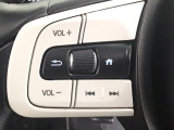ステアリングリモコンは、運転中でも簡単に音量調整やチャンネル変更もできます!わき見運転防止にもつながるので安心です♪