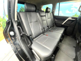 後部座席も気になるようなキズ・汚れやへたり等、大きなダメージはなく、良好な状態です。