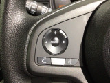 ステアリングにオーディオ操作スイッチが付いています。オーディオ画面に直接タッチしなくても操作が出来ますので、運転に集中できます。