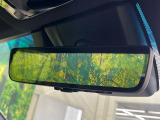 【デジタルインナーミラー】後席の大きな荷物や同乗者で後方が確認しづらい時でも安心!カメラが撮影した車両後方の映像をルームミラー内に表示。クリアな視界で状況の確認が可能です!