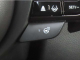 【ステアリングヒーター】寒い日の快適なドライブのために、ステアリングヒーターが装備されています。エアコンよりも早く身体を温めることができます。