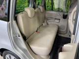 後部座席も気になるようなキズ・汚れやへたり等、大きなダメージはなく、良好な状態です。