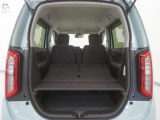 2列目シートを倒すことで、大変広いラゲッジスペースとなります。大きな荷物を積んだりと様々な用途にご利用いただけます。