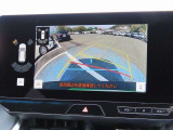 バックモニター付きでガイドラインがモニターに表示され、車庫入れや縦列駐車などの際に役立ちます!