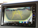 バックモニター装備。画面にて後方の確認が行えるので、バック駐車や車庫入れの際には重宝します。車の運転に慣れない方でも安心のガイドライン表示機能付。