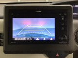 バックでの車庫入れも安心です! リアカメラが付いているバックモニター付のディスプレイオーディオを装備しております。操作線もついており距離感も画面から確認できます。