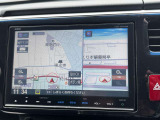 ナビ画面のアップ写真です。フルセグTV・Bluetoothオーディオ・CD・DVDビデオ再生が可能です。