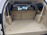 普段のお買い物や通勤、送迎等に十分な荷室スペースを確保しております。セカンドシートを倒すと、大きな荷物の積載も可能です♪