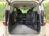 普段のお買い物や通勤、送迎等に十分な荷室スペースを確保しております。セカンドシートを倒すと、大きな荷物の積載も可能です♪