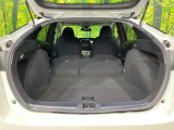 普段のお買い物や通勤、送迎等に十分な荷室スペースを確保しております。セカンドシートを倒すと、大きな荷物の積載も可能です♪