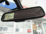 『ディスプレイ付きミラー』はとっても便利♪♪ アラウンドビューモニターの映像をバックミラーに表示します♪♪