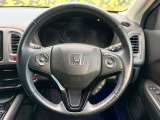 インテリアに合わせたデザインのステアリングは、運転される方のことも考え、運転しやすい形状、大きさです。是非一度、実際に触ってお確かめください。