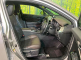 運転席シート廻りは使用感も少なく、良好な状態となっています。前オーナー様が丁寧に使っていたことがよくわかりますね。