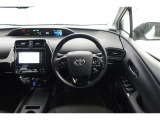 スポーティームード溢れる運転席周りですね。 クイックなドライビングに対応できるよな運転席回りになっています。 ドライブがますます楽しくなりますね!