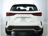 レクサスのLをモチーフにしたテールランプデザインが車両の美しさ、存在感を際立たせます。