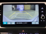 バックをするとき自動でリアの様子が映る『リアカメラ』付き! 画面で確認しながらバックが出来るので駐車の時も安心です。