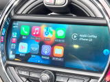 ●Apple Car Play:スマホとの有線接続で、ナビ・オーディオ再生などスマホのアプリ機能が画面でも使える便利機能です!