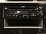 純正CDチューナーにはAUX入力端子がついてますので外部入力から音楽などを楽しめます。その下には1DIN分の小物入れがついています。CDケースなどを入れるのに便利です。