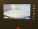 【バックカメラ】あると便利なバックカメラ装備!駐車時に後方がリアルタイム映像で確認できます。立体駐車場や夜間の車庫入れ時に大活躍!運転スキルに関わらず、今や必須となった装備ですね♪