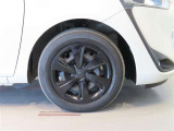 純正のスチールホイール+ホイールキャップ装着車です。