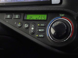 車内を快適に、オートエアコンを装備しています。