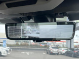【スマートリヤビューミラー】後席の大きな荷物や同乗者で後方が確認しづらい時でも安心!カメラが撮影した車両後方の映像をルームミラー内に表示。クリアな視界で状況の確認が可能です!