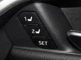 運転席のパワーシートは2名様分までメモリー機能付きです。