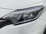 【LEDヘッドライト】悪天候や夜間走行時も良好な視界を確保し安心して運転できる高輝度LEDヘッドライトを装備!