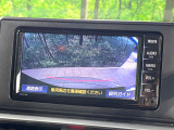 【バックカメラ】駐車時に後方がリアルタイム映像で確認できます。大型商業施設や立体駐車場での駐車時や、夜間のバック時に大活躍!運転スキルに関わらず、今や必須となった装備のひとつです!