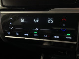 オートエアコンがついていますので、簡単操作で快適に過ごせます。希望の温度に自動調整してくれるのが便利です。