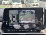 車を空から見たような映像が映る、アラウンドビューモニターで車両周辺の安全確認も一目でできます!小さなお子様や障害物も確認できるので、運転のし易さだけではなく事故防止にも役立ちます♪