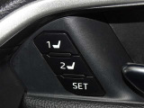 運転席のパワーシートは2名様分までメモリー機能付きです。