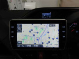 トヨタ純正ナビ装備!地図描写は文字も道もクリアで見やすく、滑らかに表示します。これさえあればもう道に迷わないですみますね♪フルセグで地上波デジタル放送TVもバッチリ綺麗に見れちゃいます♪