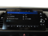 直感的に操作できるホンダ純正ディスプレイオーディオを搭載。スマホのナビアプリやBluetoothとの接続もスムーズで、ドライブの快適さがぐっと向上します。初めての方でも扱いやすい装備です。