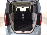 リアシートを倒すと、ラゲッジスペースを広くお使いいただけます!
