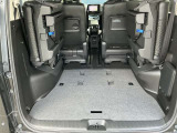 3列目シートを跳ね上げ収納していただくとさらに広々空間に!BBQやキャンプさらにゴルフバック!アクティブに動かれるお客様の強い味方です。