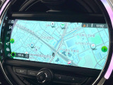 ●純正ナビ:一体感のあるナビは、高級感ある車内を演出してくれます。Bluetooth再生などオーディオ機能も充実しておりますので、運転もより楽しめます♪